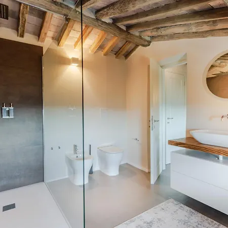 Gioma - Completely Renovated *