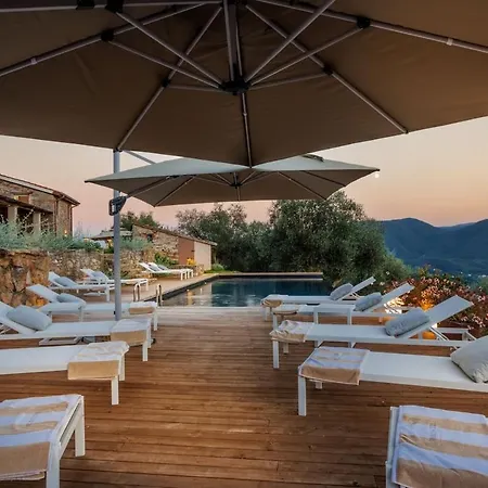Gioma - Completely Renovated *