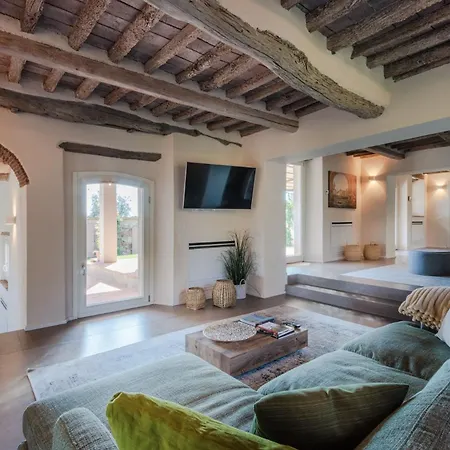 Gioma - Completely Renovated Villa *